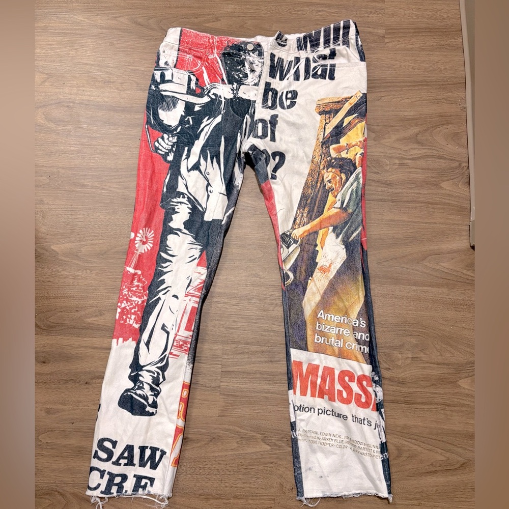 "Effortless Style: Minimalist Graphic Jeans for Everyday Wear"